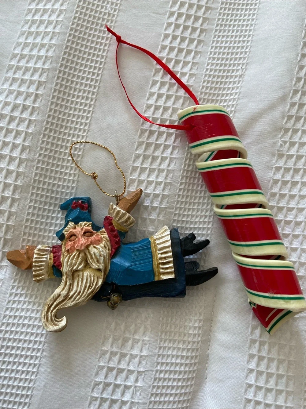 2 mismatched christmas holiday ornaments